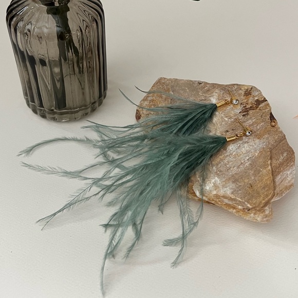 Long Dangle Feather Hippie Chic Earrings - Stylish Boho Chic Earrings - Picture 8 of 12